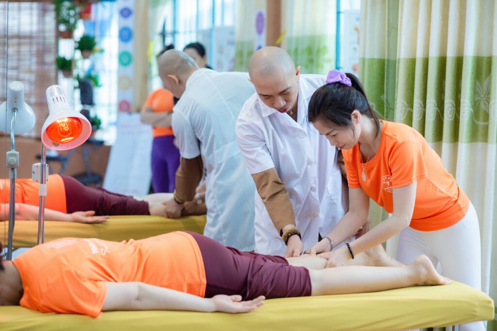 Coaching HLV Yoga tri lieu chua lanh