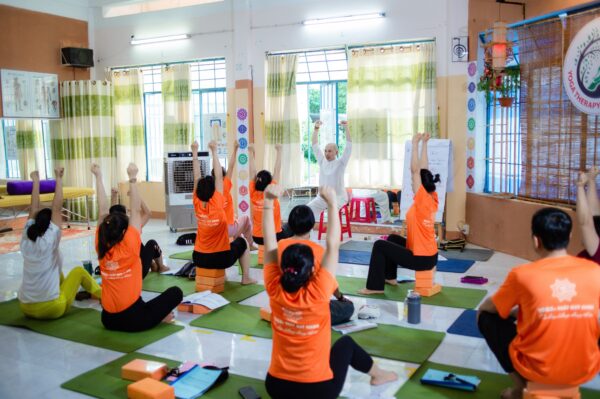 Yoga phuc hoi suc khoe 1 scaled