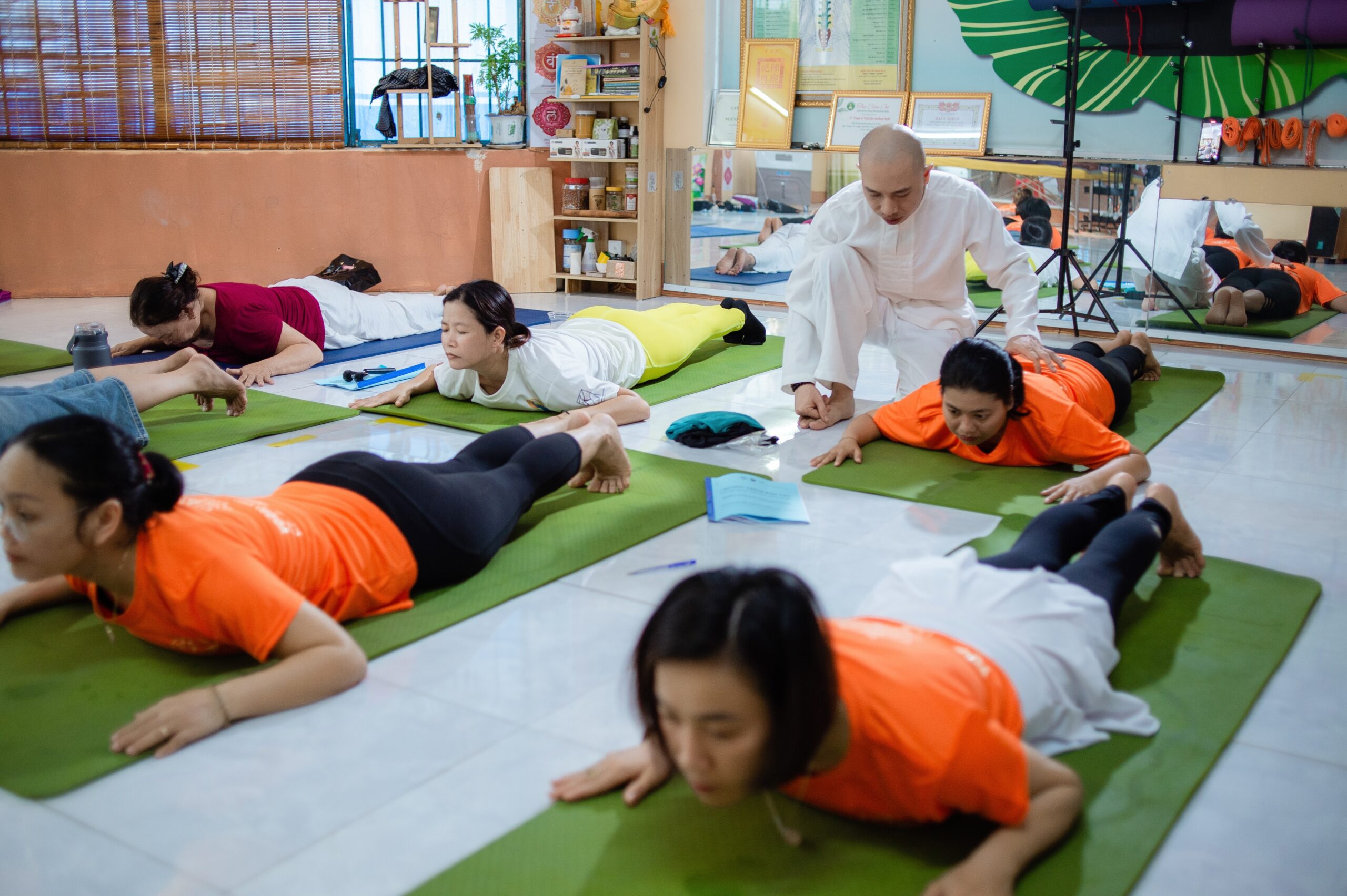 Yoga phuc hoi suc khoe 2 1 scaled