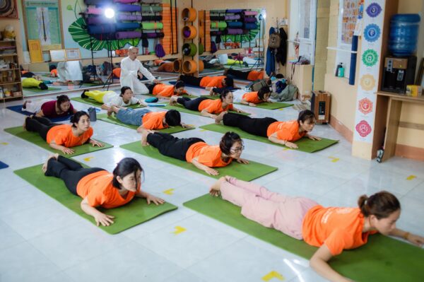 Yoga phuc hoi suc khoe 3 1 scaled